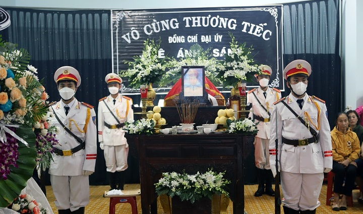 Truy thăng quân hàm cho 3 CSGT hy sinh trong vụ sạt lở đèo Bảo Lộc