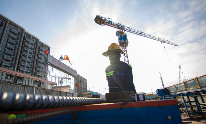 Tin thời sự nóng mới nhất ngày 4/8: Cấm người có chức vụ thuộc Bộ Xây dựng lập doanh nghiệp trong 9 lĩnh vực