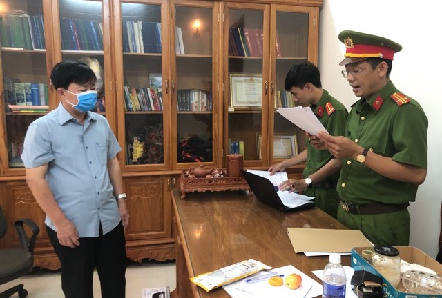 Đề nghị truy tố cựu Giám đốc CDC Cà Mau và 2 cán bộ y tế liên quan công ty Việt Á