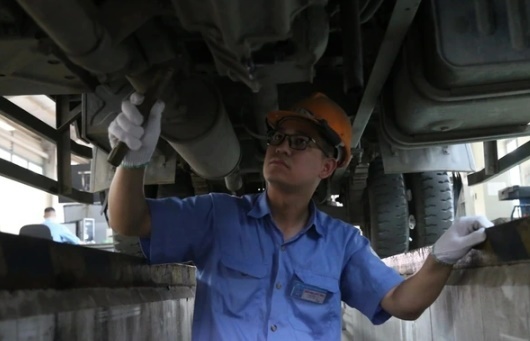 Tin thời sự nóng mới nhất ngày 23/8: Bộ Giao thông vận tải lý giải việc không đăng kiểm ô tô theo số km