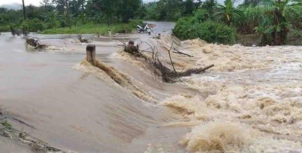 Một thiếu niên bị lũ cuốn trôi khi đi qua cầu tràn lúc nửa đêm