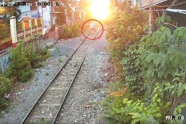 Vụ tai nạn tàu hỏa ở TP.HCM: Camera ghi lại tình tiết quan trọng