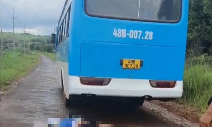 Va chạm với ô tô khách, một học sinh lớp 8 tử vong thương tâm