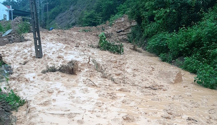 Tin thời sự nóng mới nhất ngày 2/10: Lũ ống bất ngờ xuất hiện giữa thời tiết nắng ráo ở Nghệ An