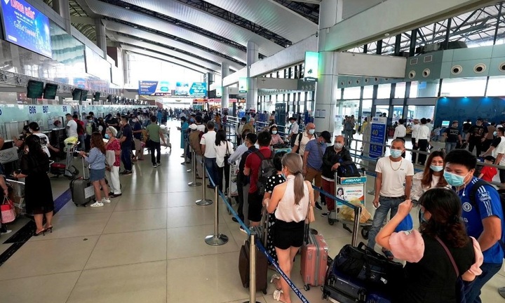 Hãng hàng không trả phí sân bay thu hộ: Trừ phí hồ sơ, hành khách nhận lại chẳng đáng bao nhiêu