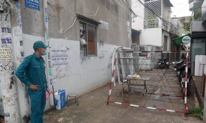 Thêm 11 người liên quan nhóm tôn giáo ở TP.HCM nghi mắc COVID-19