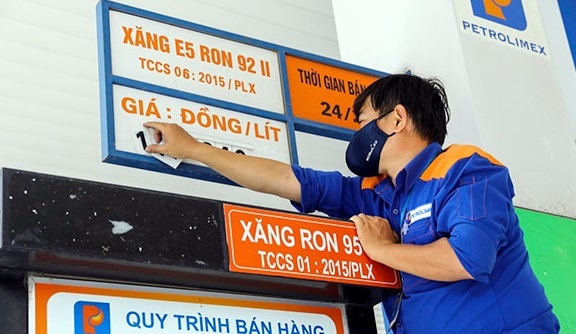 Giá xăng tăng lên mức cao nhất trong hơn 2 năm