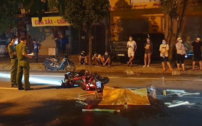 Nghệ An: Truy tìm tài xế ô tô đâm tử vong nam thanh niên trong đêm mưa rồi bỏ chạy