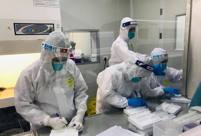 Tin tức thời sự mới nóng nhất hôm nay 3/8: Người dân Hà Nội ho, sốt, đau họng... được xét nghiệm COVID-19 miễn phí