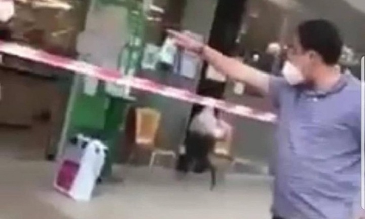 Khởi tố người tự xưng 