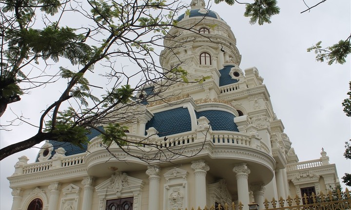 Cận cảnh tòa lâu đài trăm tỷ bị kê biên của đại gia Phát