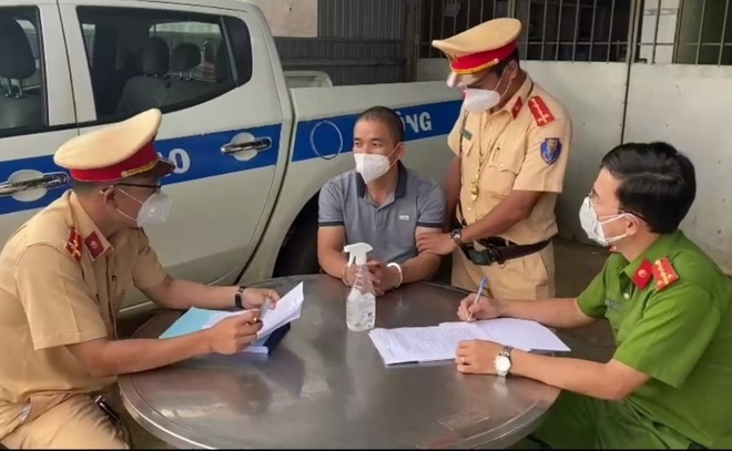Tin tức thời sự mới nóng nhất hôm nay 18/9: Phát hiện tài xế xe luồng xanh là đối tượng trốn truy nã