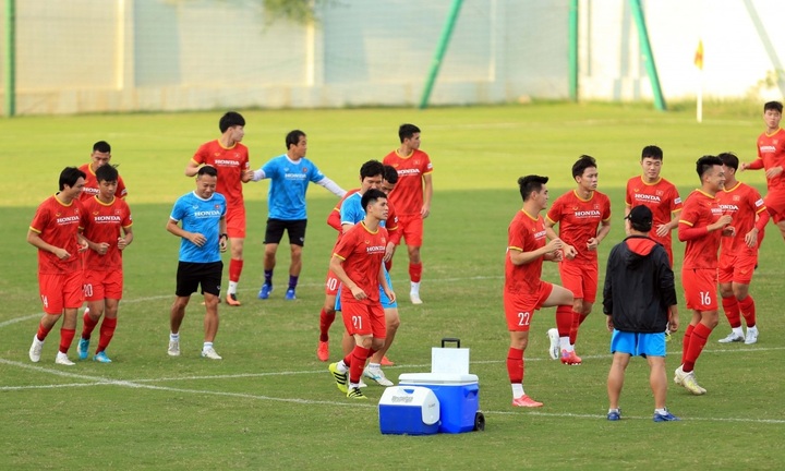 Đình Trọng xoa dịu