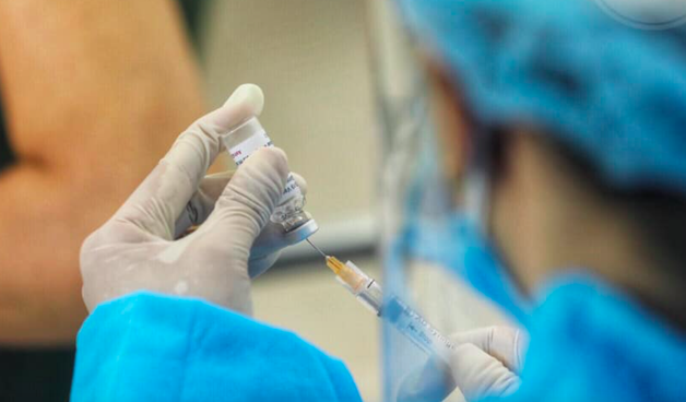 Tin tức thời sự mới nóng nhất hôm nay 12/10: Kỷ luật Phó Giám đốc TTYT tiêm vaccine COVID-19 cho con dưới 18 tuổi