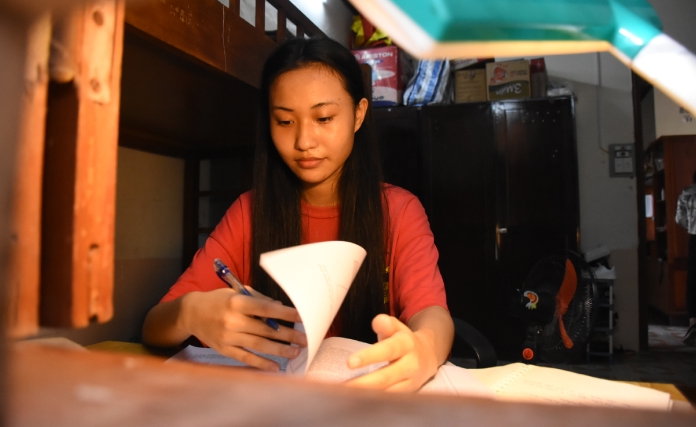 Nữ sinh ở làng trẻ SOS Hải Phòng giành học bổng 