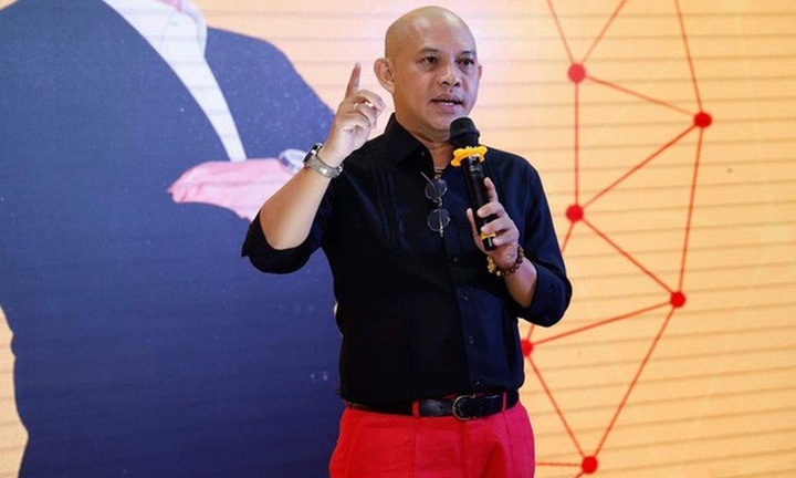 Bị bà Phương Hằng 