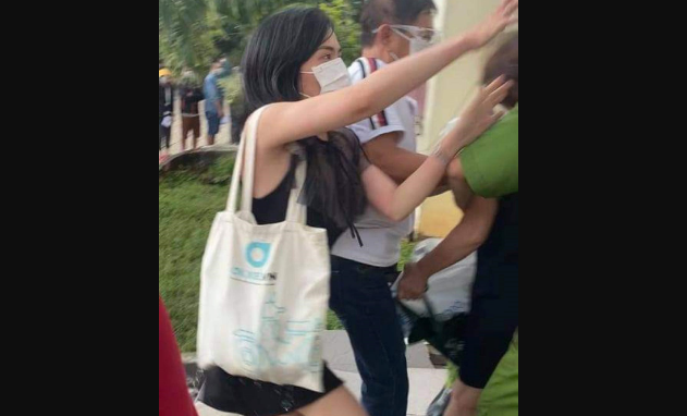 Khởi tố hai mẹ con túm tóc, cào cấu chiến sĩ công an khi đi đòi tiền trợ cấp COVID-19