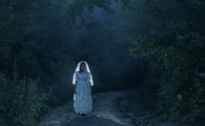 Cải trang để doạ ma hàng xóm, cô gái trẻ trả giá đắt