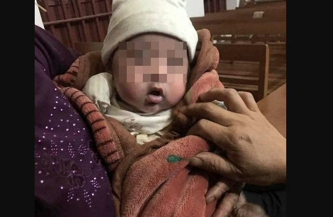 Ninh Bình: Bé trai 3 tháng tuổi bị bỏ rơi bên nhà văn hóa thôn