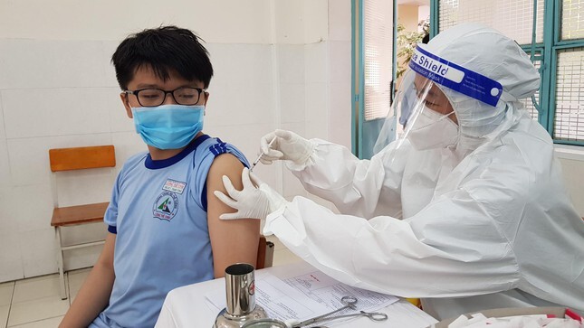 Tin tức thời sự mới nóng nhất hôm nay 29/10: Gần 40.000 trẻ đã được tiêm vaccine ngừa COVID-19
