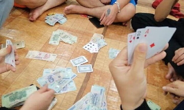 Quảng Trị: Tước quân tịch 4 cán bộ công an vì tham gia đánh bạc