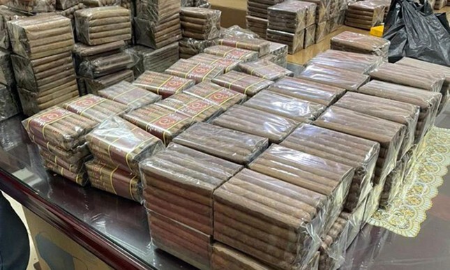 Hà Nội: Thu giữ gần 1 vạn điếu xì gà không tem mác trong phòng trọ