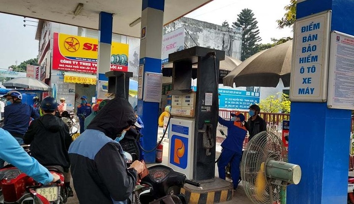 Giá xăng đồng loạt tăng mạnh trong kỳ điều hành ngày 11/1