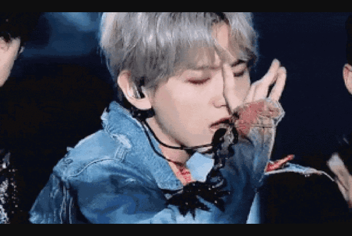 Solo triệu bản, idol vạn năng của EXO tài năng cỡ nào?