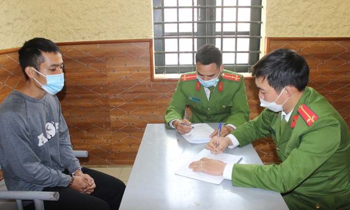 Điện Biên: Hai anh em cầm gạch đánh trả lực lượng chức năng