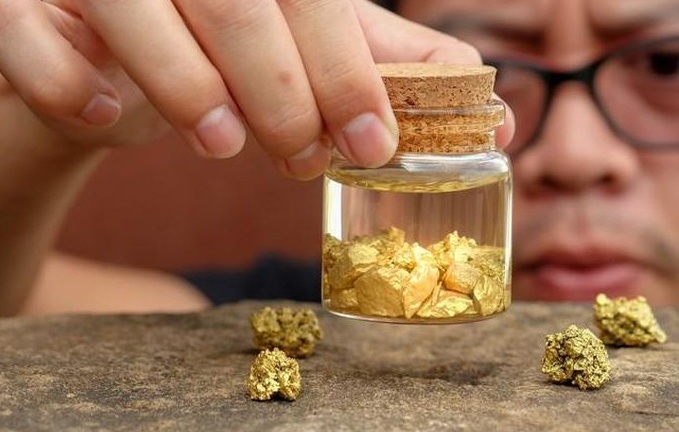 Giá vàng hôm nay ngày 25/2: Vàng trong nước lập kỷ lục 67,5 triệu đồng/lượng