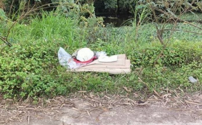 Hà Tĩnh: Phát hiện thi thể người đàn ông bên đường, trên bụng có dao găm