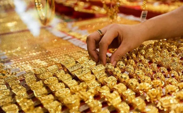 Giá vàng hôm nay ngày 26/3: Vàng trong nước điều chỉnh tăng nhẹ phiên cuối tuần