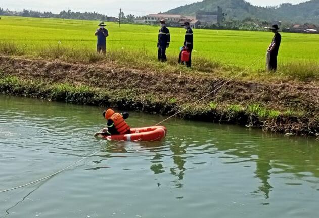 Phú Yên: Đi học về rủ bạn ra kênh tắm, nam sinh lớp 5 đuối nước thương tâm