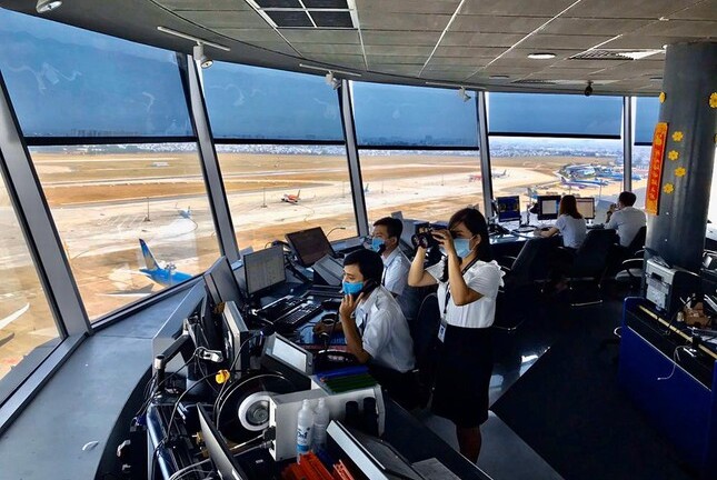 Phi công không liên lạc được với điều hành bay: Nhân viên không lưu quên đeo tai nghe