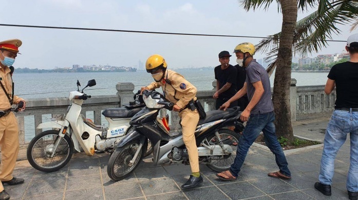 Không chịu đo nồng độ cồn,