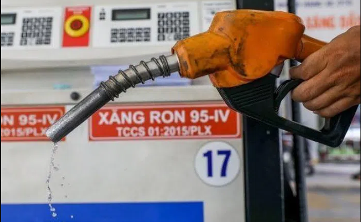 Giá xăng có thể tăng gần 1.000 đồng/lít, lên mức cao nhất từ trước đến nay