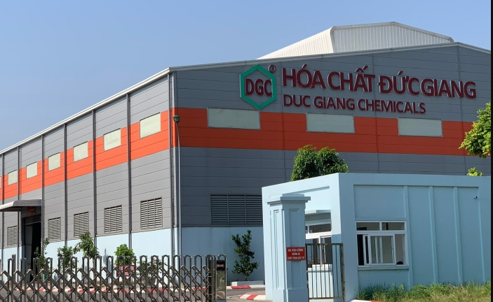 Người nhà lãnh đạo Hóa chất Đức Giang bán thoả thuận lô 3 triệu cổ phiếu trị giá 700 tỷ đồng