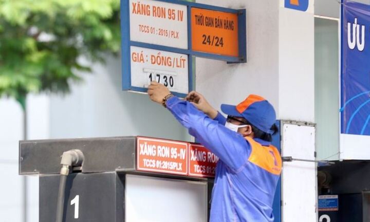 Giá xăng vượt mốc 32.000 đồng/lít