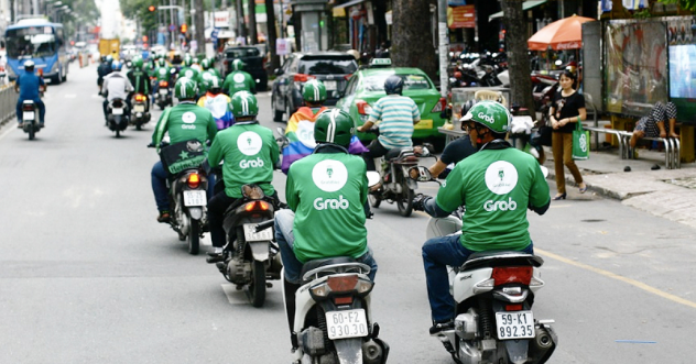 Grab xin lùi thời hạn báo cáo vụ phụ thu phí nắng nóng