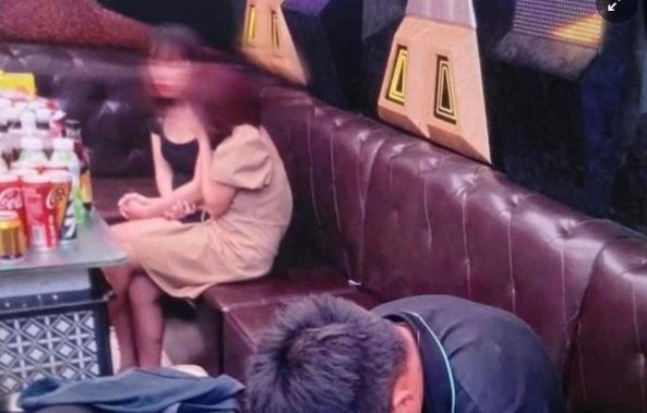 Nhân viên nữ 15 tuổi quán karaoke DJ Club phục vụ khách mua bán dâm tại chỗ