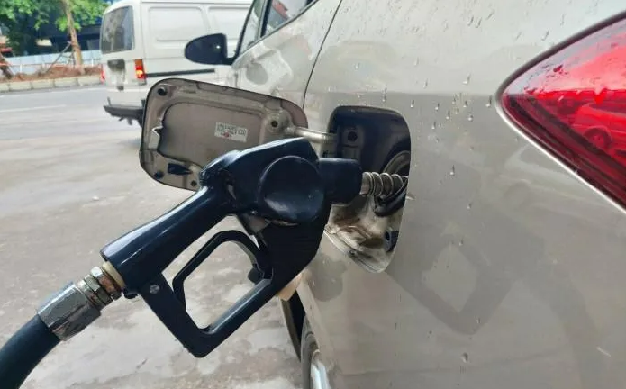 Giá xăng có thể tiếp tục giảm trong phiên điều hành tới