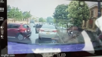 Video: Hai ô tô tranh chỗ đỗ xe và cái kết khiến cư dân mạng cạn lời