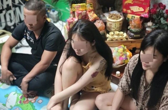 Hải Phòng: Nhóm nam nữ tụ tập bay lắc trong cửa hàng điện thoại