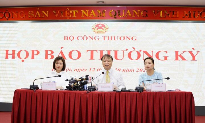 Bộ Công Thương: Nguồn cung xăng dầu gặp khó nhưng vẫn đủ đáp ứng nhu cầu tiêu dùng