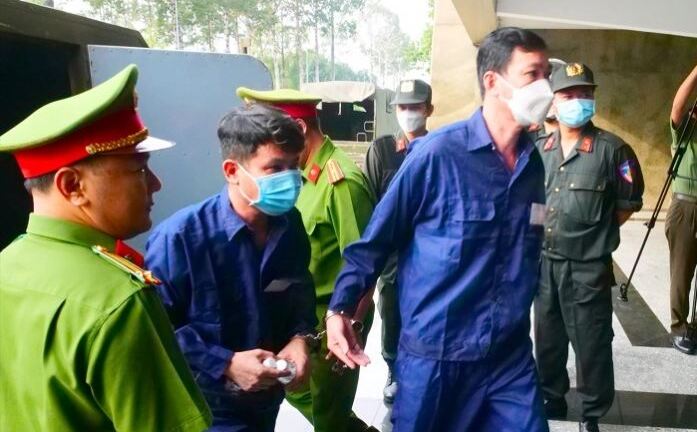 Xét xử đại án buôn lậu gần 200 triệu lít xăng: Cựu cán bộ công an nhận bao nhiêu tiền để 