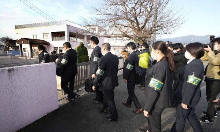 Bắt giữ 3 nữ giáo viên mầm non nghi bạo hành, cầm dao dọa học sinh