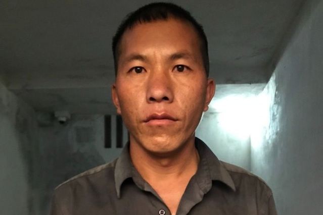 Nghi ngờ chị dâu ngoại tình, em chồng dùng dây thừng trói cả hai rồi đánh đập