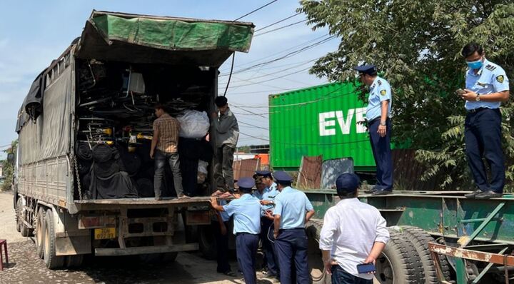 Bình Dương: Phát hiện hàng nghìn chai sữa, thuốc giảm béo vi phạm và hàng cấm