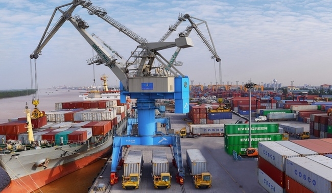 Loạt công ty bị Uỷ ban chứng khoán Nhà nước “tuýt còi”