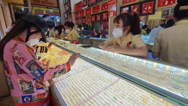 Giá vàng hôm nay 29/3: Vàng trong nước giảm nhẹ, SJC rớt xuống mốc 67,15 triệu đồng